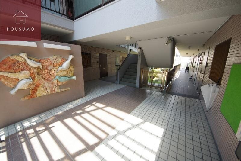 物件外観写真4　(清潔なロビーです)