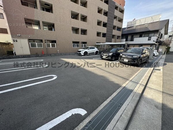 駐車場(駐車場があるので、車を買う予定の方も安心です)