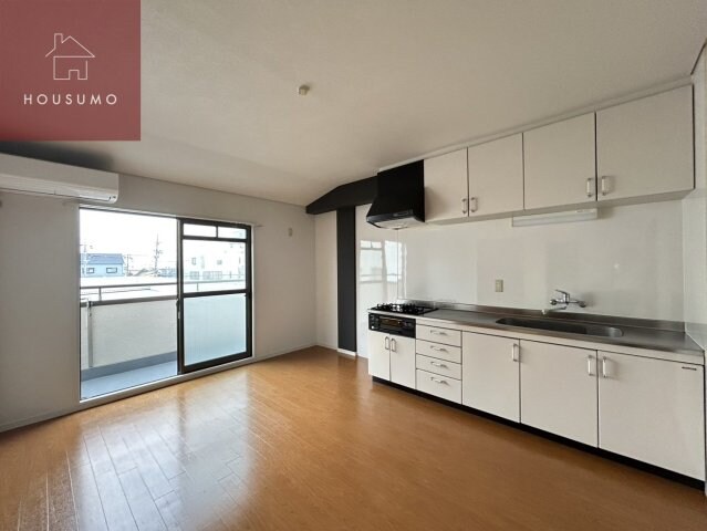 物件内観写真16　(おしゃれな居間です)