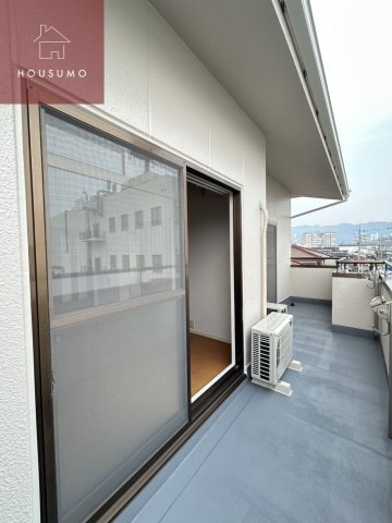 物件内観写真19　(暖かな日差しのふりそそぐバルコニー)