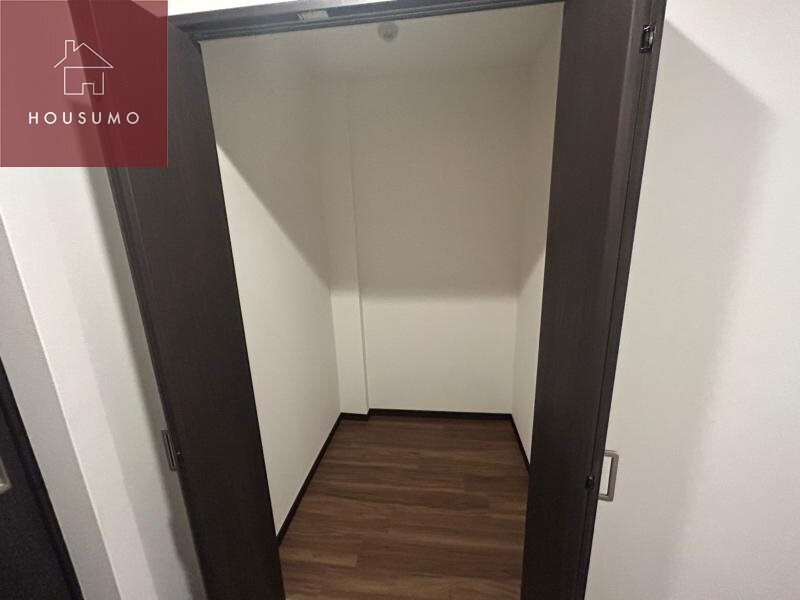 物件内観写真25　(大きなスペースがあり、収納には困りません)