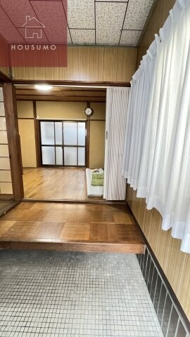 物件内観写真9　(明るい玄関です)