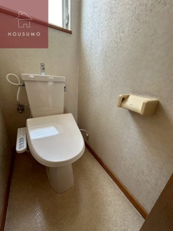トイレ(落ち着いた色調のトイレです)
