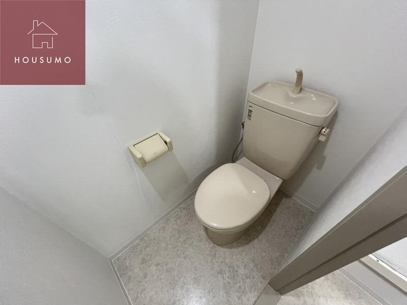 物件内観写真9　(ゆったりとした空間のトイレです)