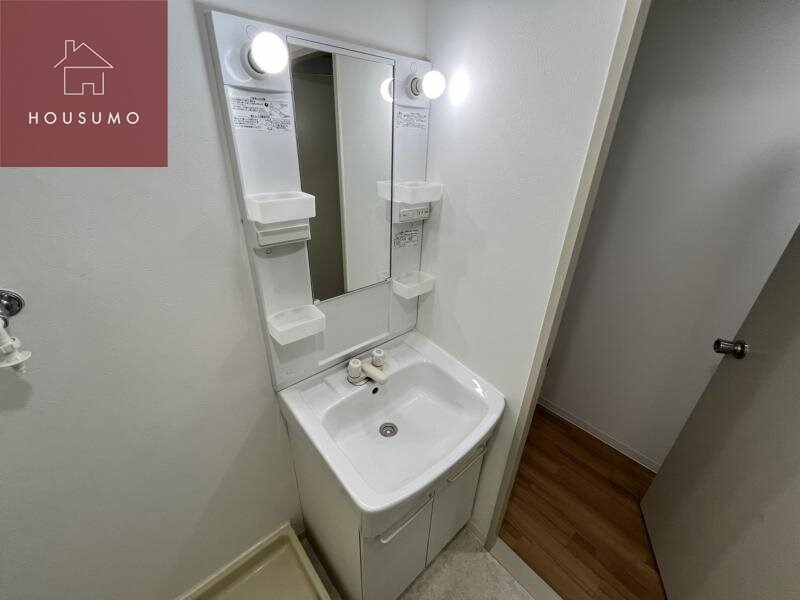 物件内観写真19　(独立洗面台で身支度をすべて済ませてしまいましょう)