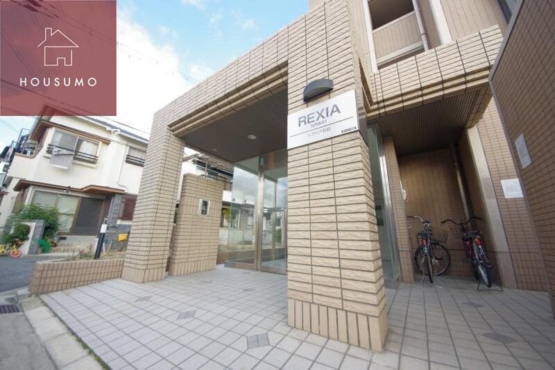 物件外観写真2　(清潔なエントランスです)