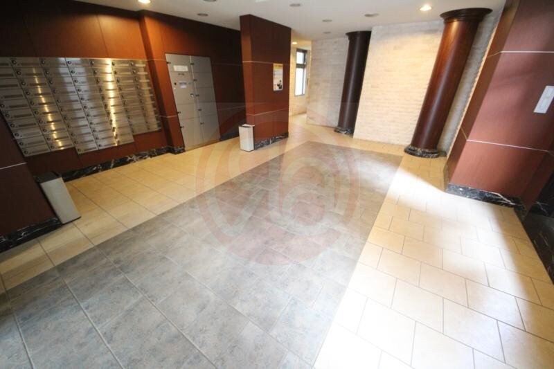 物件外観写真3　(清潔なロビーです)