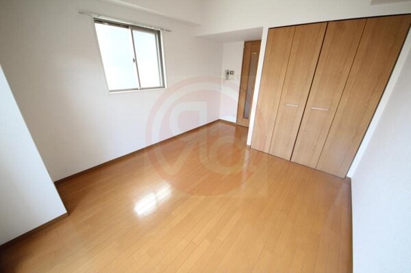 洋室(使い勝手のいい洋室です)