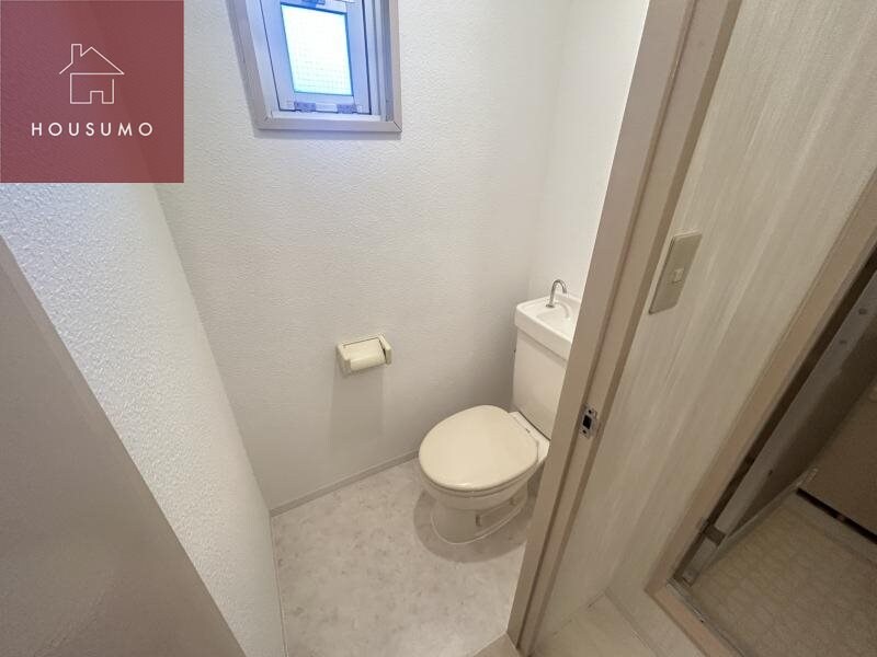 物件内観写真10　(清潔感のあるトイレです)