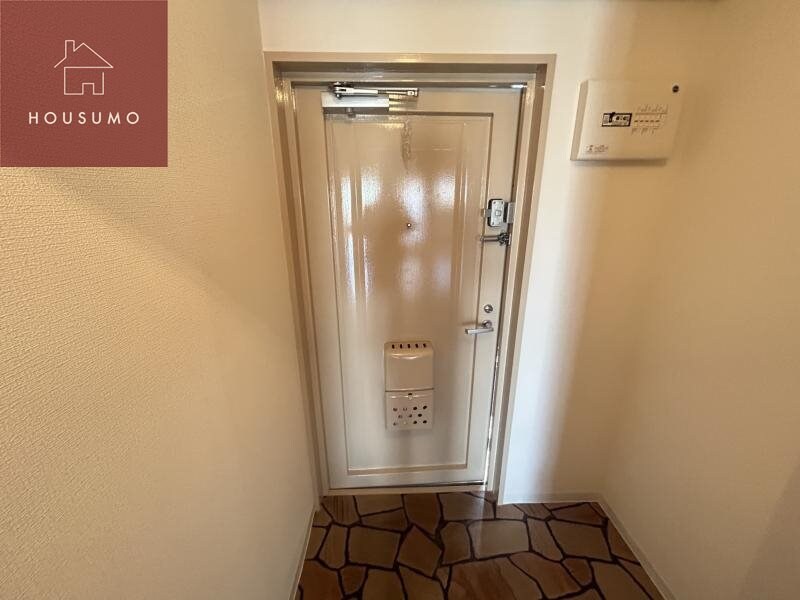 物件内観写真11　(明るい玄関です)