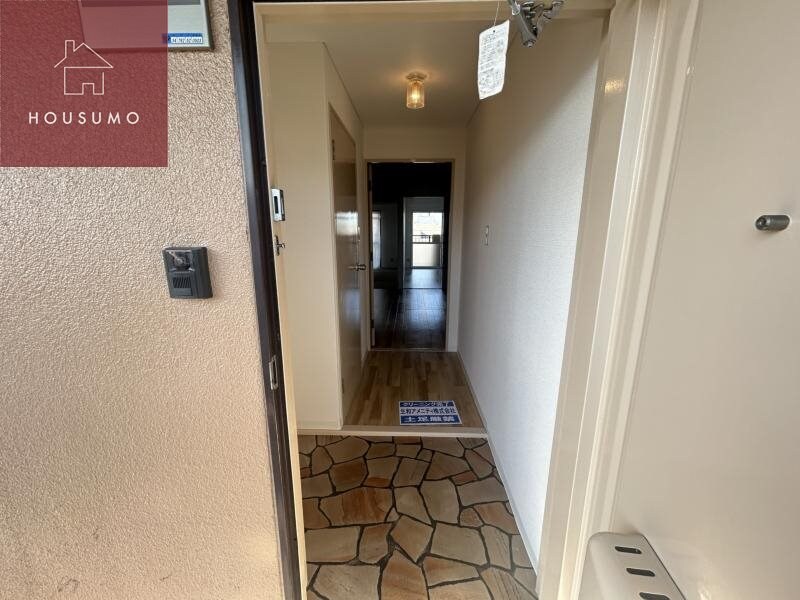 物件内観写真25　(収納もある玄関です)