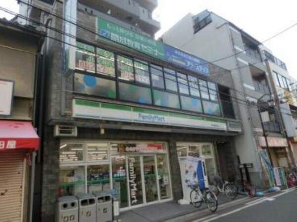 周辺環境(ファミリーマート 近鉄長瀬駅前店 377m)