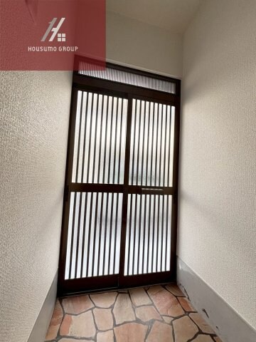 物件内観写真11　(シンプルで使いやすい玄関です)