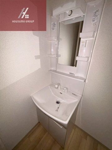 物件内観写真16　(朝の身支度には欠かせない独立洗面化粧台)