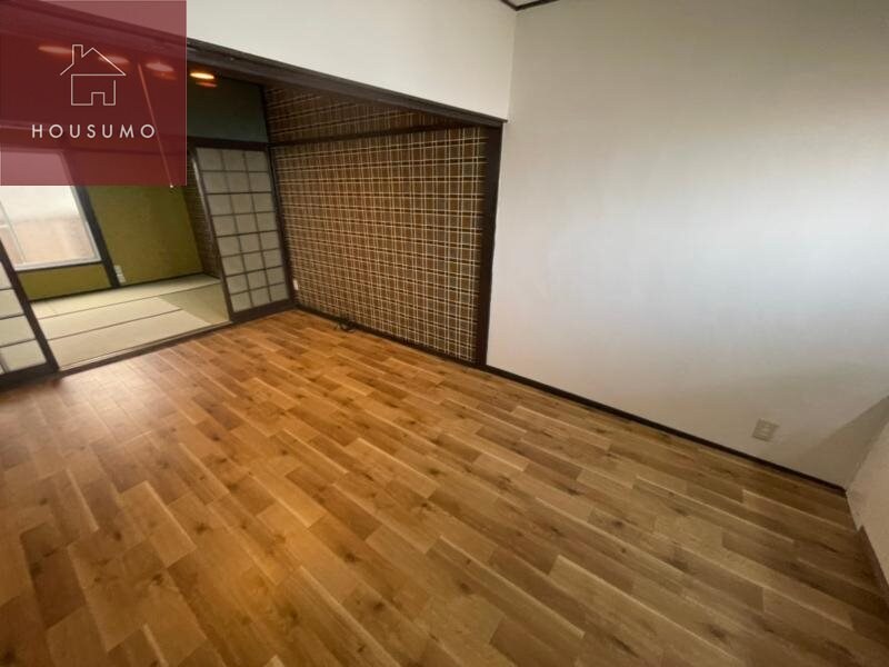 物件内観写真4　(ゆったりとした居間です)