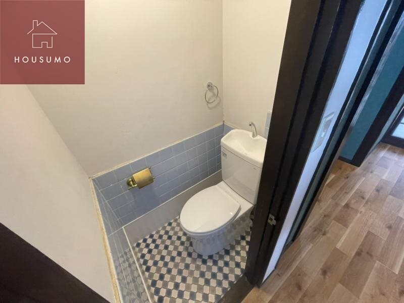 物件内観写真8　(落ち着いた色調のトイレです)