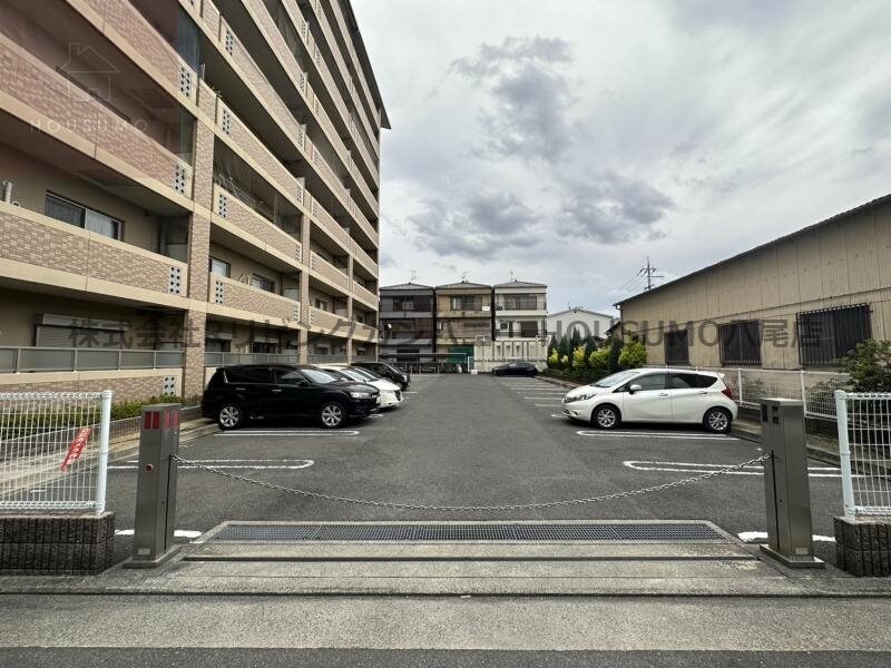 物件外観写真2　(駐車場があります)