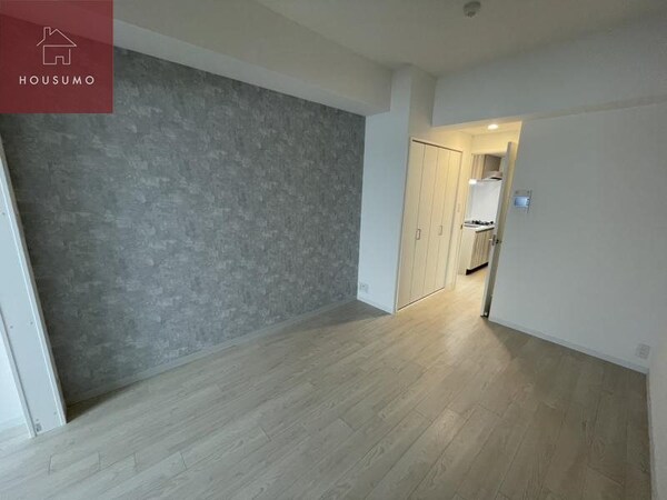 居室(こちらの居間で趣味の時間をお楽しみください)