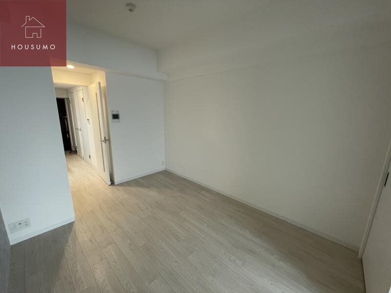 物件内観写真25　(こちらのリビングで趣味の時間をお楽しみください)