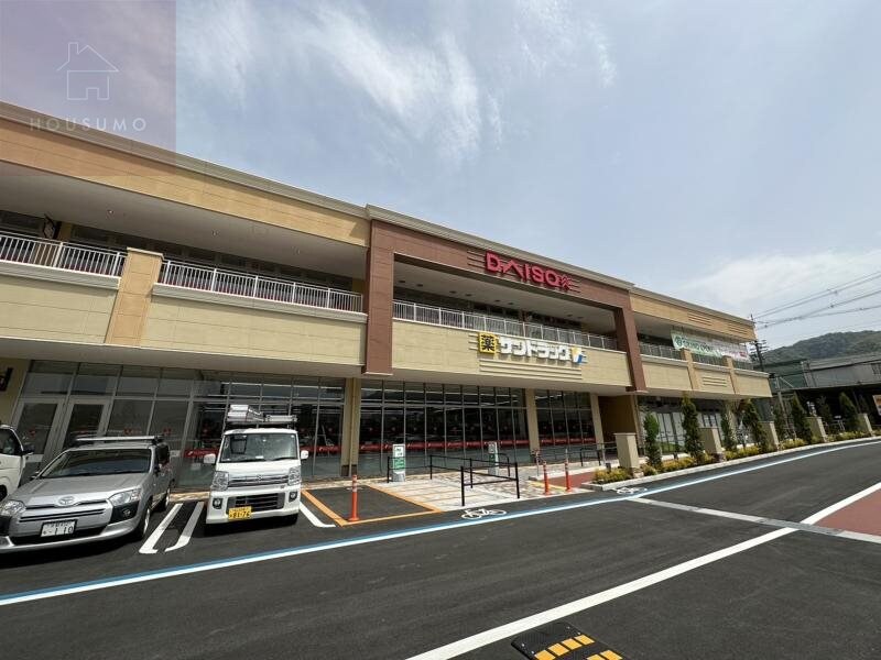 物件内観写真1　(DAISO フォレストモール八尾店 592m)