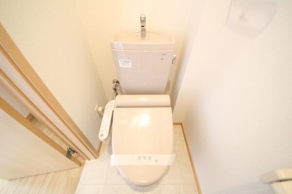 トイレ(コンパクトで使いやすいトイレです)