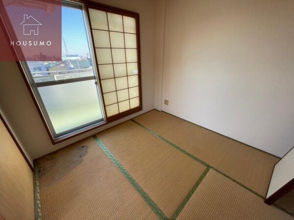 寝室(使い勝手のいい寝室です)