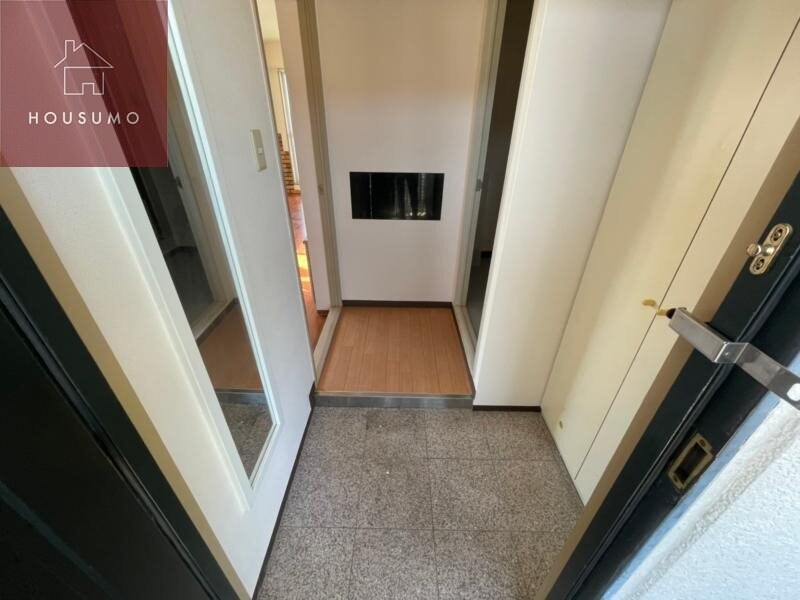 物件内観写真11　(明るい玄関です)