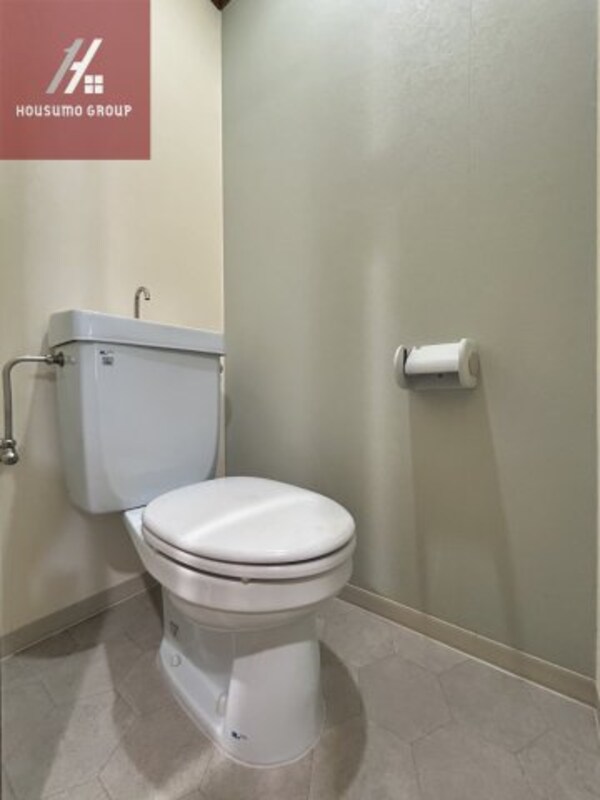 トイレ(落ち着いた色調のトイレです)