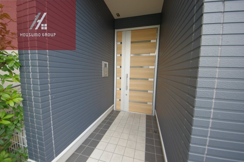 物件外観写真3　(駐車場があるので、車を買う予定の方も安心です)