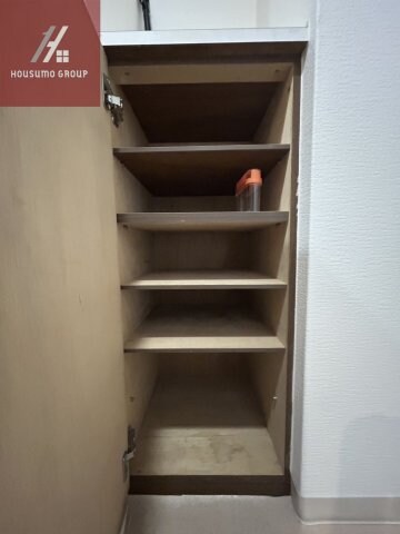 物件内観写真5　(大きなスペースがあり、収納には困りません)