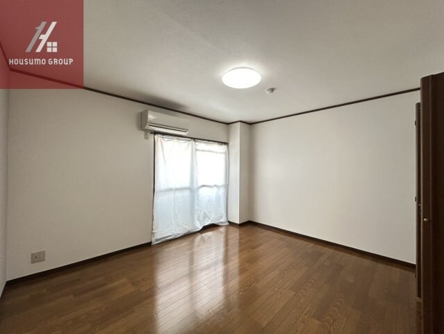 物件内観写真17　(開放的な寝室です)