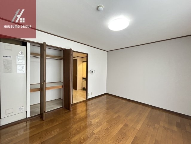 物件内観写真18　(ゆったりとしたリビングです)