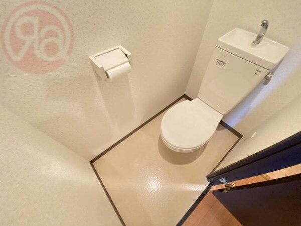 トイレ(コンパクトで使いやすいトイレです)