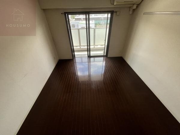 物件内観写真19　(開放的な寝室です)