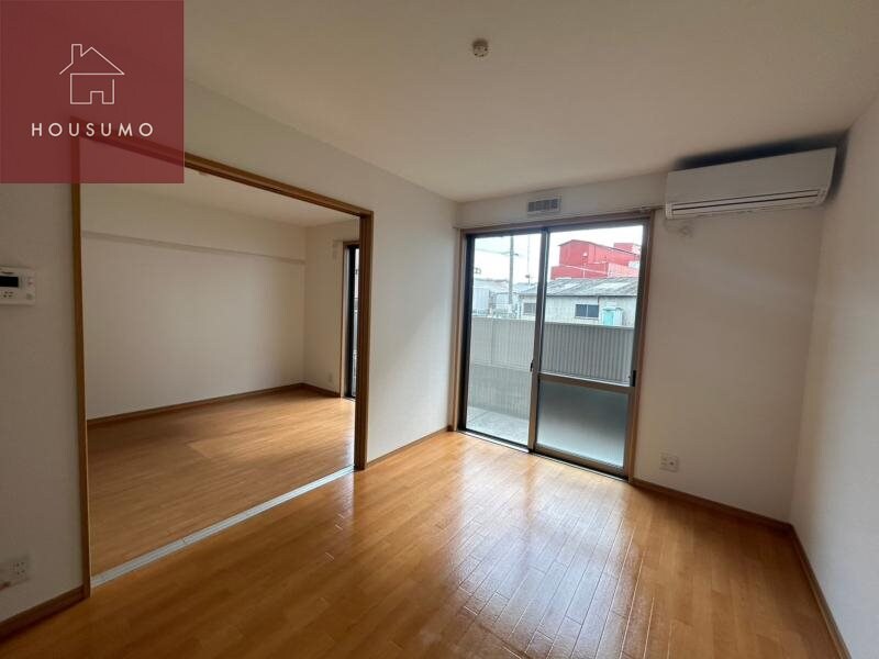 物件内観写真23　(おしゃれな居間です)