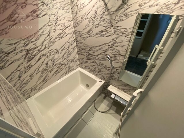 物件内観写真9　(収納もある玄関です)