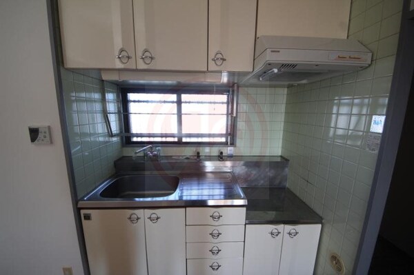 キッチン(コンパクトなキッチンで掃除もラクラク)