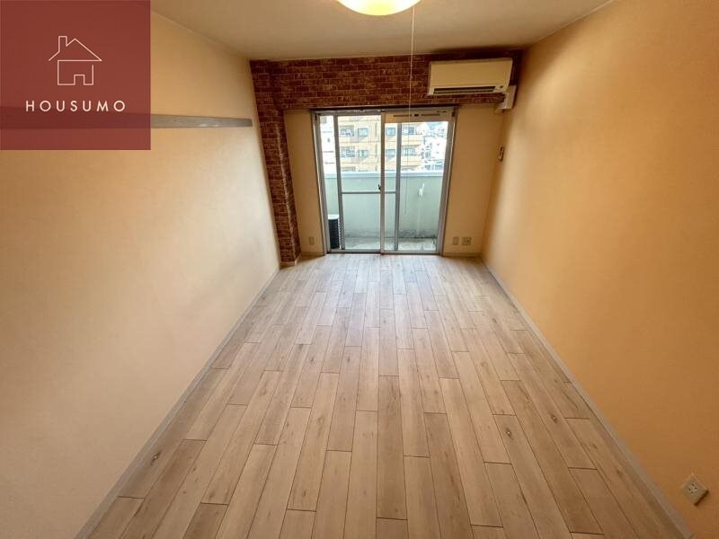 物件内観写真8　(使い勝手のいい洋室です)