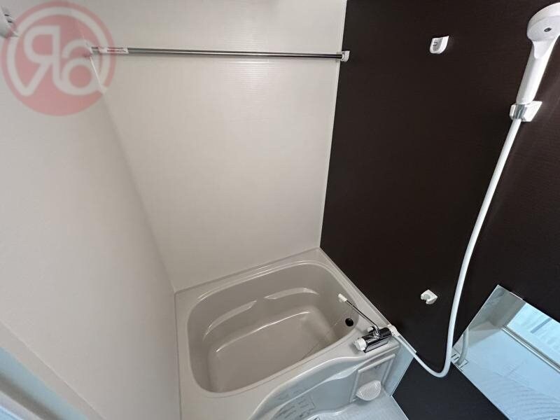 物件内観写真6　(日々の疲れを癒すお風呂付です)