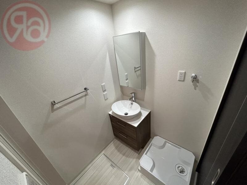 物件内観写真19　(独立洗面台あり、毎朝おしゃれに忙しい女性の方におすすめです)