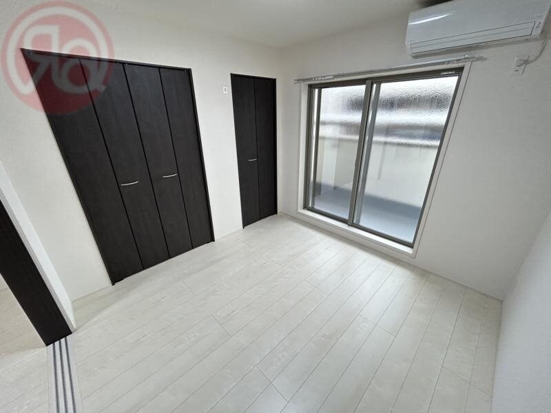 物件内観写真29　(開放的な寝室です)