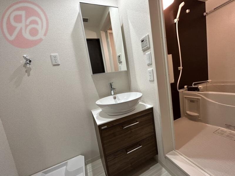 物件内観写真19　(独立洗面台、朝の身支度には欠かせません)