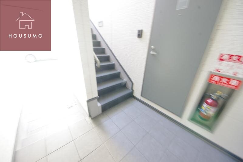 物件外観写真2　(清潔なロビーです)