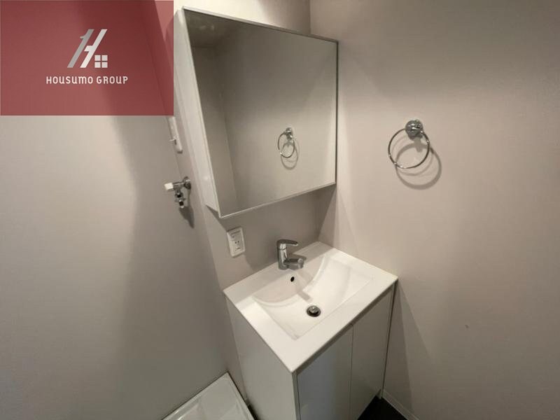 物件内観写真17　(朝の身支度には欠かせない独立洗面化粧台)