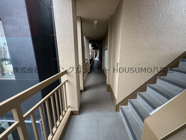 物件外観写真2　(清潔なエントランスです)