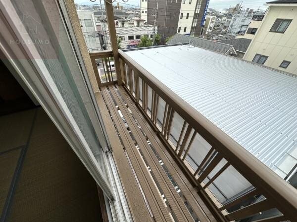 物件内観写真13　(外からの目が気にならないバルコニーで洗濯物が干せます)