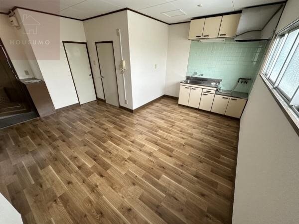 物件内観写真16　(おしゃれな居間です)