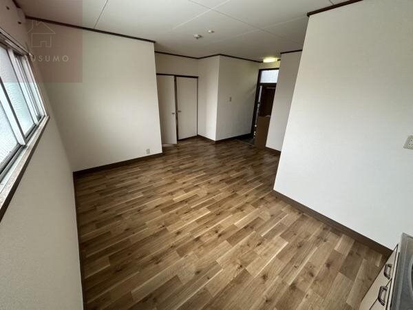 物件内観写真22　(ゆったりとした居間です)