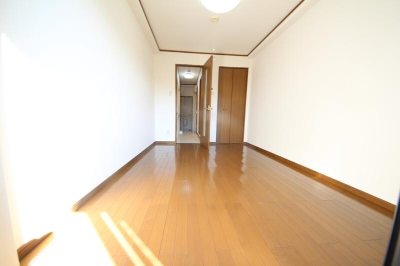 物件内観写真7　(おしゃれな居間です)