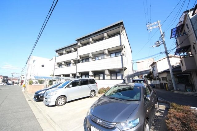 物件外観写真4　(駐車場完備です)